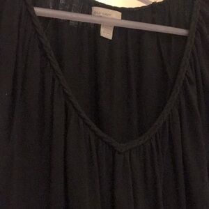 Super cute & comfy black top with pretty neckline